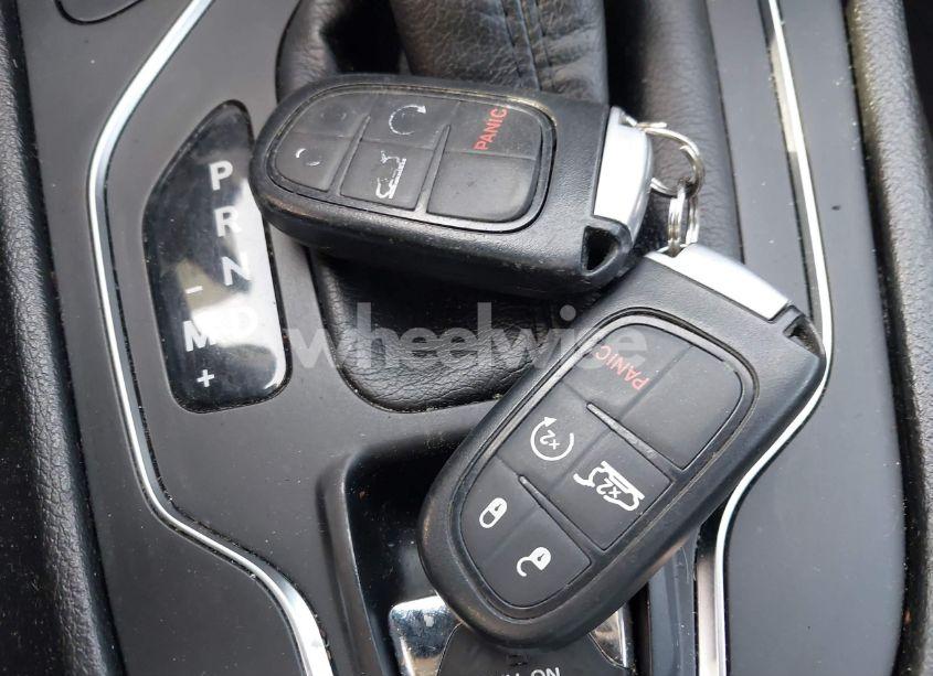 Photo 11 of 2019 Jeep Cherokee LATITUDE PLUS 4X4 (VIN 1C4PJMLB3KD369141)