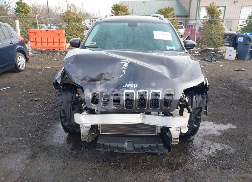 Photo 13 of 2019 Jeep Cherokee LATITUDE PLUS 4X4 (VIN 1C4PJMLB3KD369141)