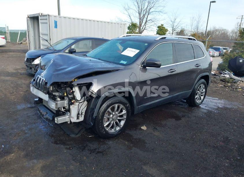 Photo 2 of 2019 Jeep Cherokee LATITUDE PLUS 4X4 (VIN 1C4PJMLB3KD369141)