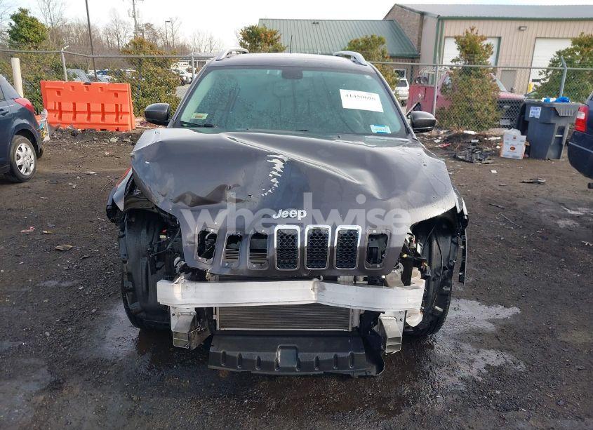 Photo 6 of 2019 Jeep Cherokee LATITUDE PLUS 4X4 (VIN 1C4PJMLB3KD369141)