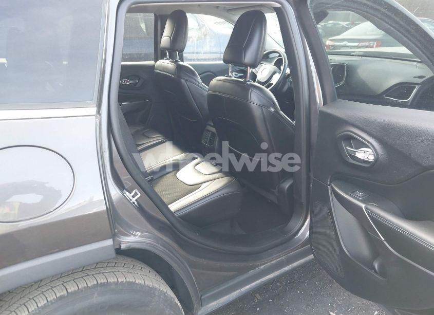 Photo 8 of 2019 Jeep Cherokee LATITUDE PLUS 4X4 (VIN 1C4PJMLB3KD369141)