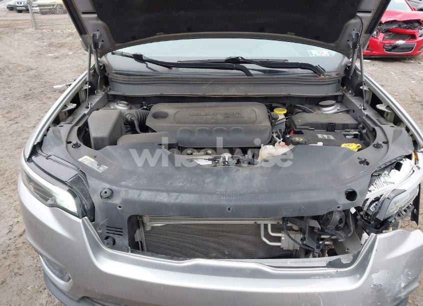 Photo 10 of 2019 Jeep Cherokee LATITUDE PLUS 4X4 (VIN 1C4PJMLB3KD391611)