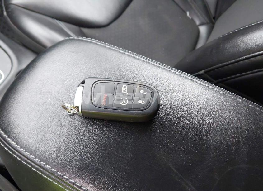 Photo 11 of 2019 Jeep Cherokee LATITUDE PLUS 4X4 (VIN 1C4PJMLB3KD391611)