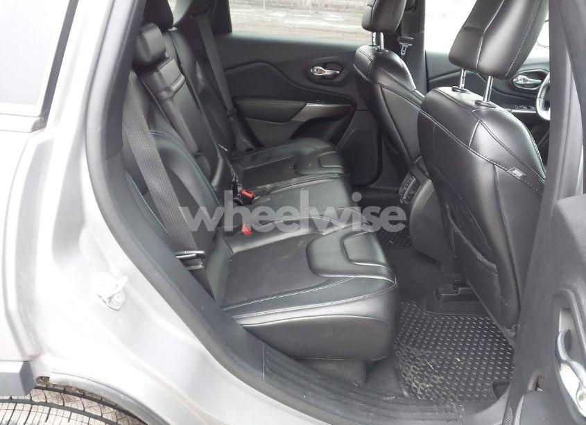 Photo 8 of 2019 Jeep Cherokee LATITUDE PLUS 4X4 (VIN 1C4PJMLB3KD391611)