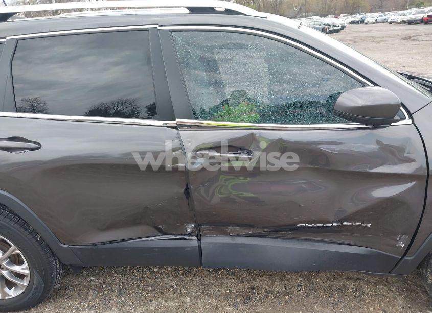 Photo 6 of 2020 Jeep Cherokee LATITUDE PLUS 4X4 (VIN 1C4PJMLB3LD626736)