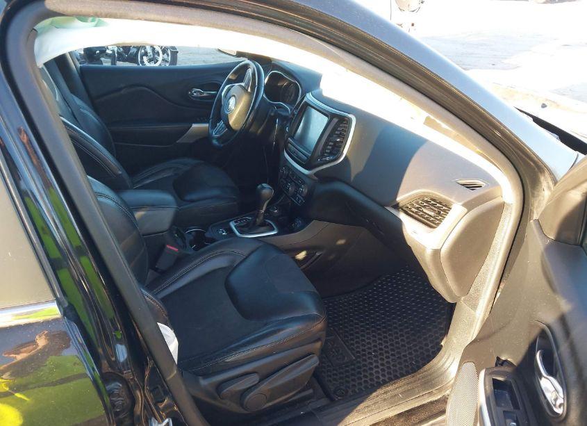 Photo 5 of 2018 Jeep Cherokee LATITUDE PLUS 4X4 (VIN 1C4PJMLB4JD507459)