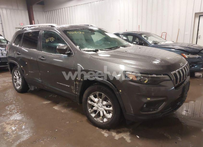 2019 Jeep Cherokee LATITUDE PLUS 4X4 (VIN 1C4PJMLB4KD307179) main photo
