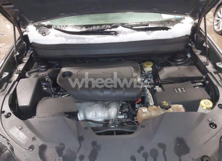 Photo 10 of 2019 Jeep Cherokee LATITUDE PLUS 4X4 (VIN 1C4PJMLB4KD307179)