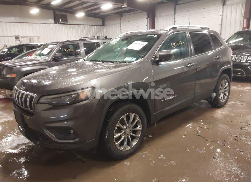 Photo 2 of 2019 Jeep Cherokee LATITUDE PLUS 4X4 (VIN 1C4PJMLB4KD307179)