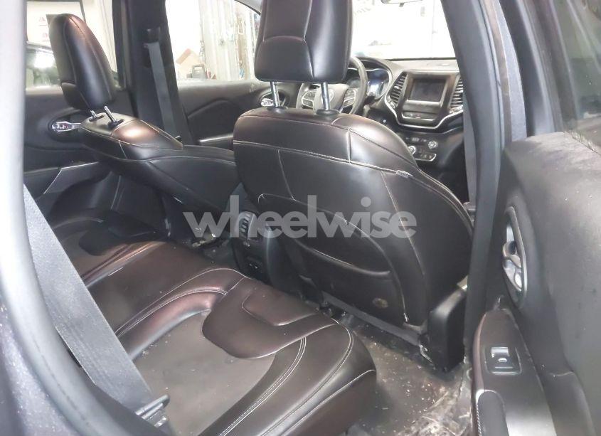 Photo 8 of 2019 Jeep Cherokee LATITUDE PLUS 4X4 (VIN 1C4PJMLB4KD307179)