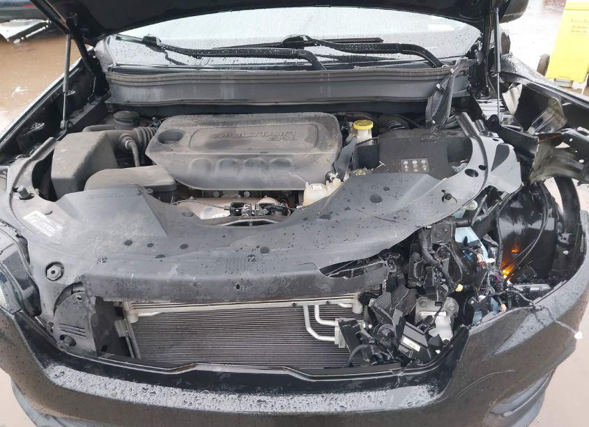 Photo 10 of 2019 Jeep Cherokee LATITUDE PLUS 4X4 (VIN 1C4PJMLB4KD363090)