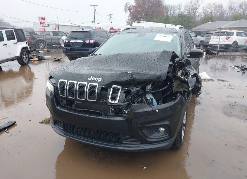 Photo 2 of 2019 Jeep Cherokee LATITUDE PLUS 4X4 (VIN 1C4PJMLB4KD363090)