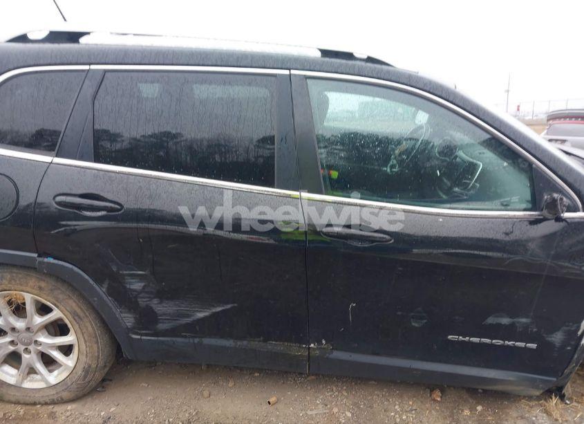 Photo 13 of 2018 Jeep Cherokee LATITUDE PLUS 4X4 (VIN 1C4PJMLB5JD507888)