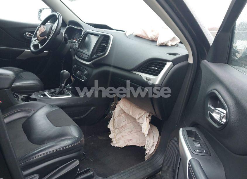 Photo 5 of 2018 Jeep Cherokee LATITUDE PLUS 4X4 (VIN 1C4PJMLB5JD507888)