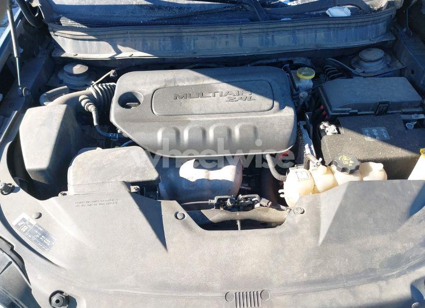 Photo 10 of 2019 Jeep Cherokee LATITUDE PLUS 4X4 (VIN 1C4PJMLB5KD431624)