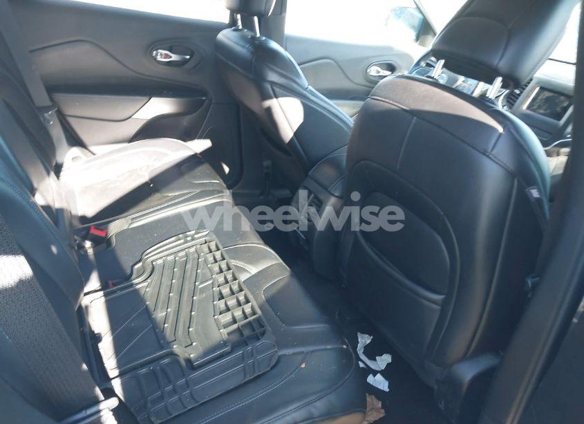 Photo 8 of 2019 Jeep Cherokee LATITUDE PLUS 4X4 (VIN 1C4PJMLB5KD431624)