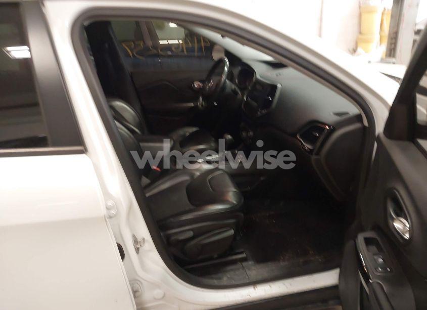 Photo 5 of 2019 Jeep Cherokee ALTITUDE 4X4 (VIN 1C4PJMLB5KD453770)