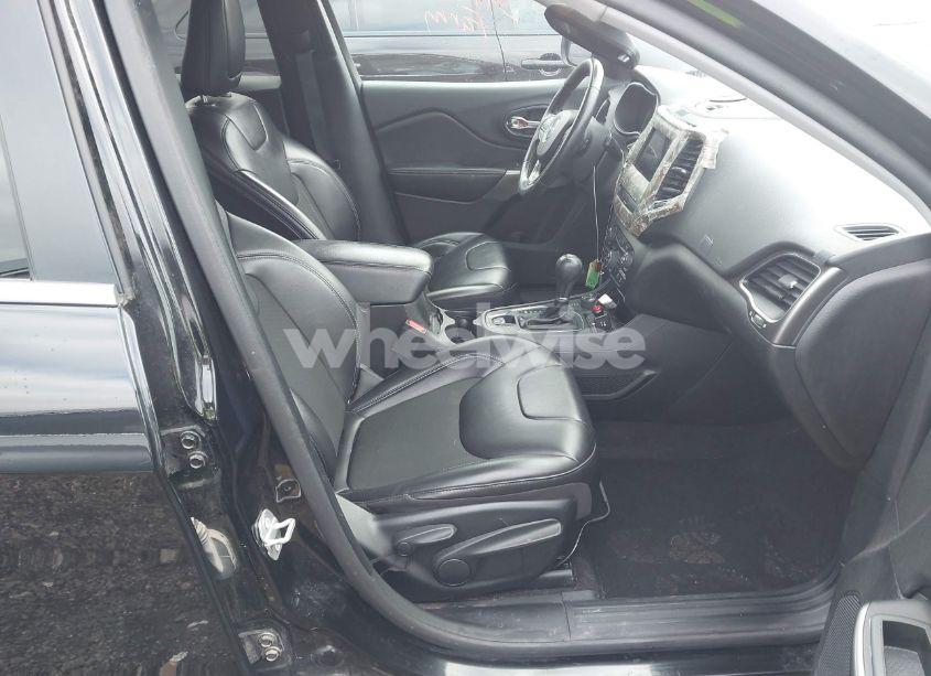 Photo 5 of 2020 Jeep Cherokee LATITUDE PLUS 4X4 (VIN 1C4PJMLB5LD551070)