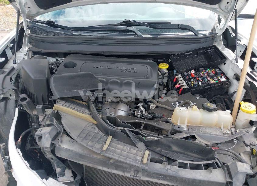 Photo 10 of 2020 Jeep Cherokee LATITUDE PLUS 4X4 (VIN 1C4PJMLB5LD551263)