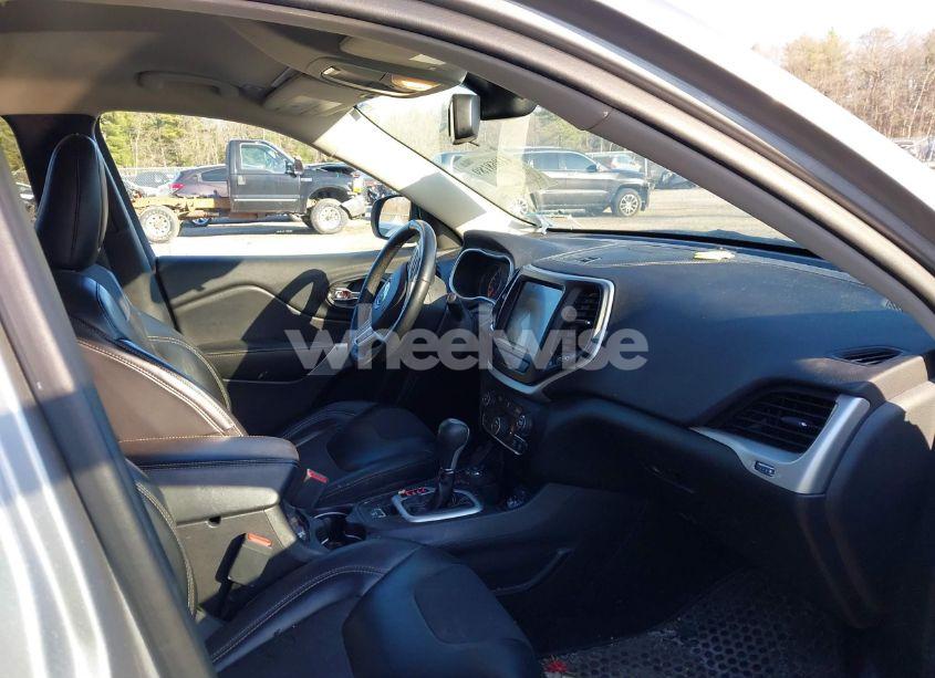 Photo 5 of 2018 Jeep Cherokee LATITUDE PLUS 4X4 (VIN 1C4PJMLB6JD526661)