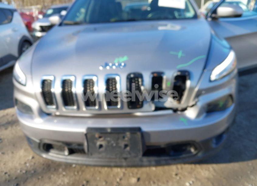 Photo 6 of 2018 Jeep Cherokee LATITUDE PLUS 4X4 (VIN 1C4PJMLB6JD526661)