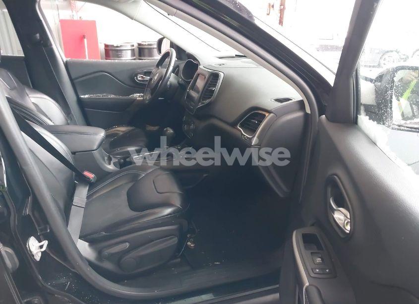 Photo 5 of 2019 Jeep Cherokee LATITUDE PLUS 4X4 (VIN 1C4PJMLB6KD252346)