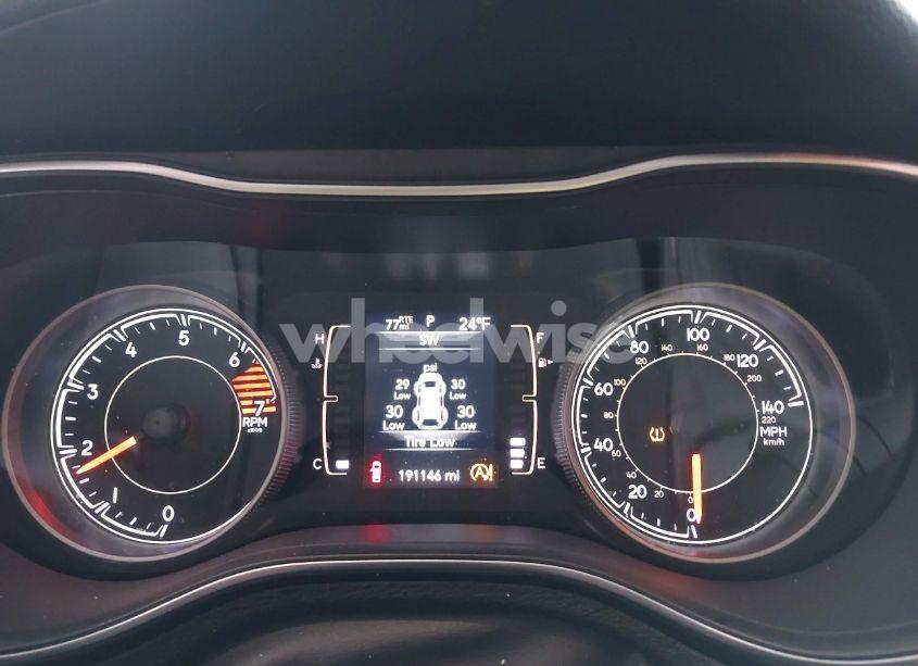 Photo 7 of 2019 Jeep Cherokee LATITUDE PLUS 4X4 (VIN 1C4PJMLB6KD252346)