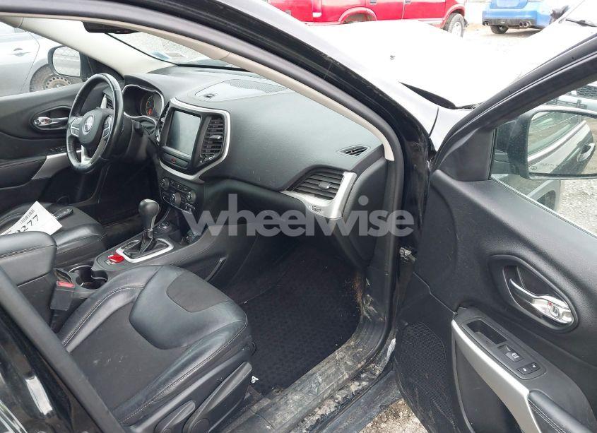 Photo 5 of 2018 Jeep Cherokee LATITUDE PLUS 4X4 (VIN 1C4PJMLB7JD507892)