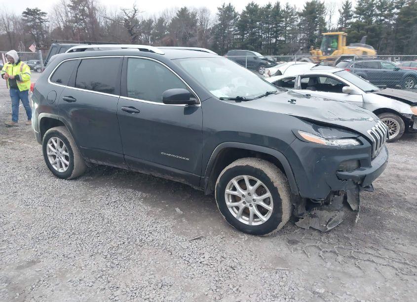 2018 Jeep Cherokee LATITUDE PLUS 4X4 (VIN 1C4PJMLB7JD575996) main photo