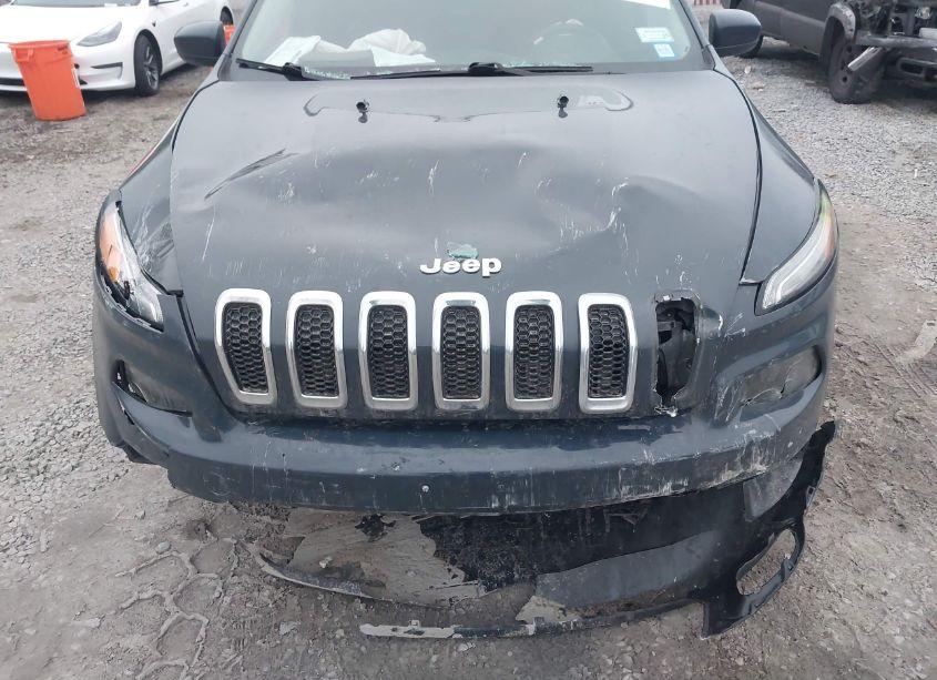 Photo 6 of 2018 Jeep Cherokee LATITUDE PLUS 4X4 (VIN 1C4PJMLB7JD575996)