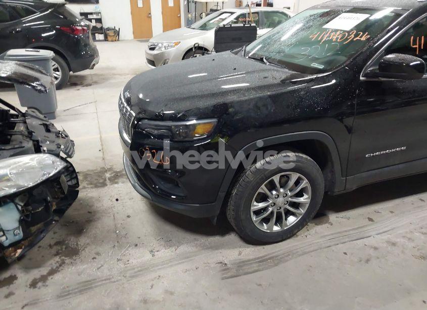 Photo 2 of 2019 Jeep Cherokee LATITUDE PLUS 4X4 (VIN 1C4PJMLB7KD193212)