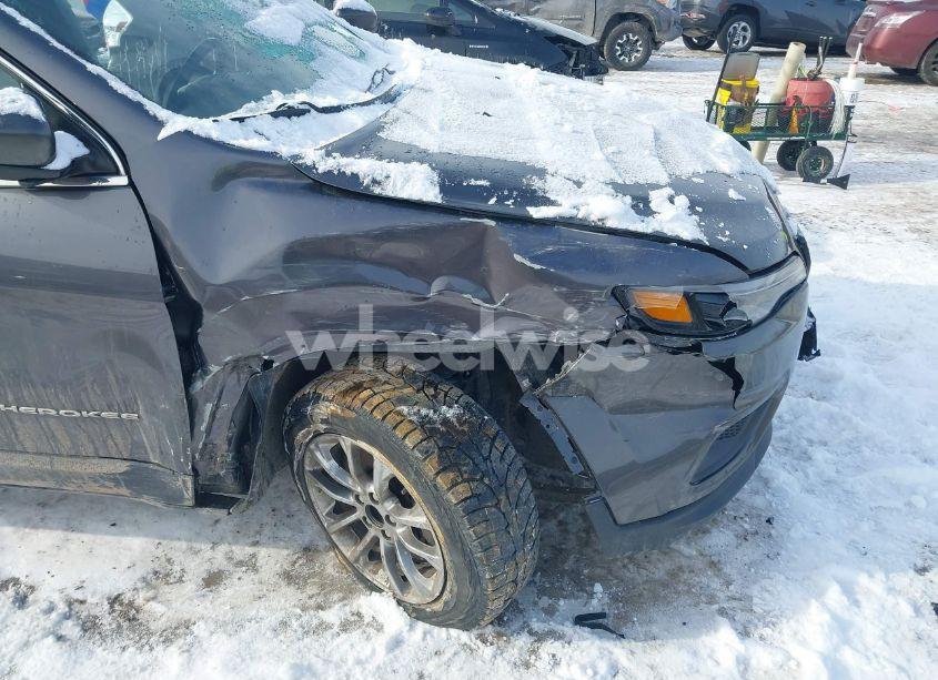 Photo 6 of 2019 Jeep Cherokee LATITUDE PLUS 4X4 (VIN 1C4PJMLB7KD198779)