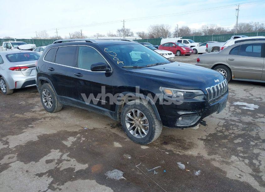 2019 Jeep Cherokee LATITUDE PLUS 4X4 (VIN 1C4PJMLB7KD228296) main photo