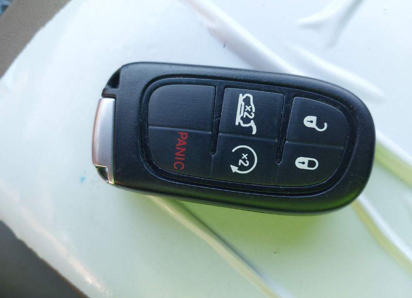 Photo 11 of 2019 Jeep Cherokee LATITUDE PLUS 4X4 (VIN 1C4PJMLB7KD323070)