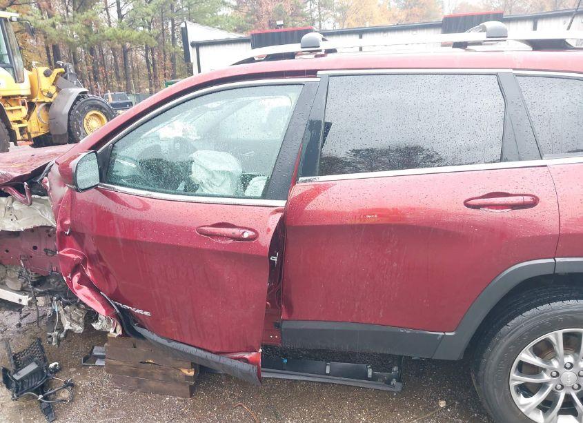 Photo 15 of 2019 Jeep Cherokee LATITUDE PLUS 4X4 (VIN 1C4PJMLB7KD323070)