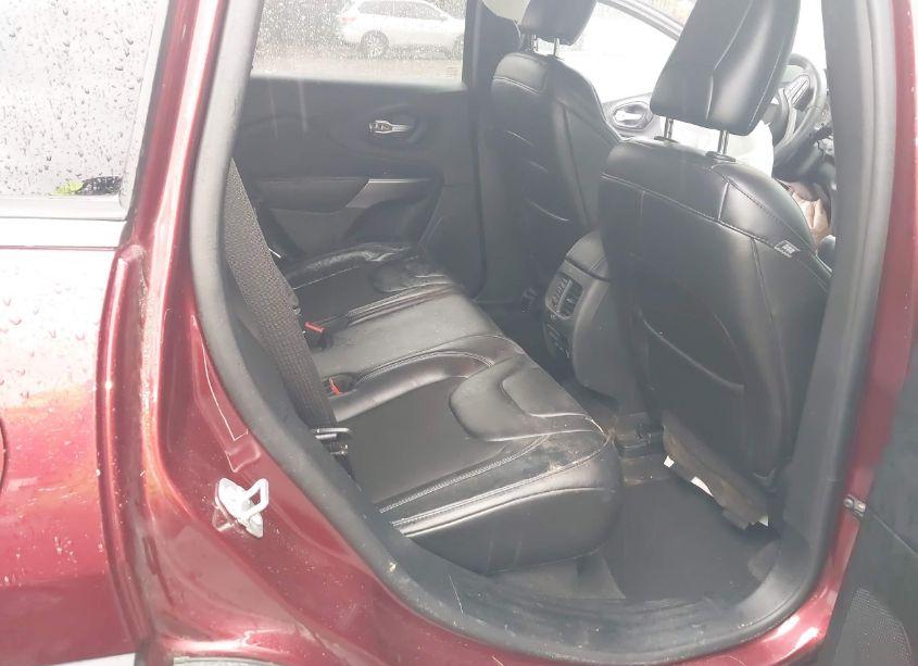 Photo 8 of 2019 Jeep Cherokee LATITUDE PLUS 4X4 (VIN 1C4PJMLB7KD323070)