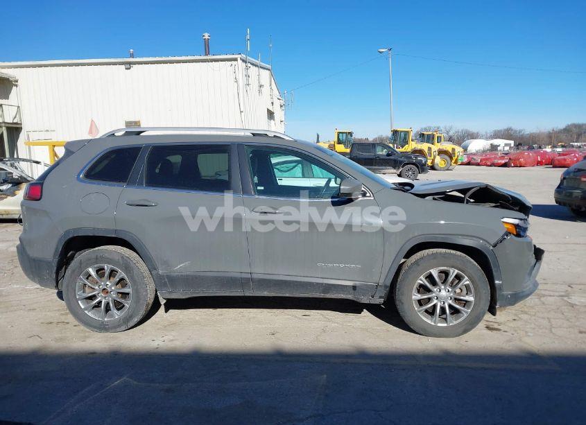 Photo 13 of 2019 Jeep Cherokee LATITUDE PLUS 4X4 (VIN 1C4PJMLB7KD378649)