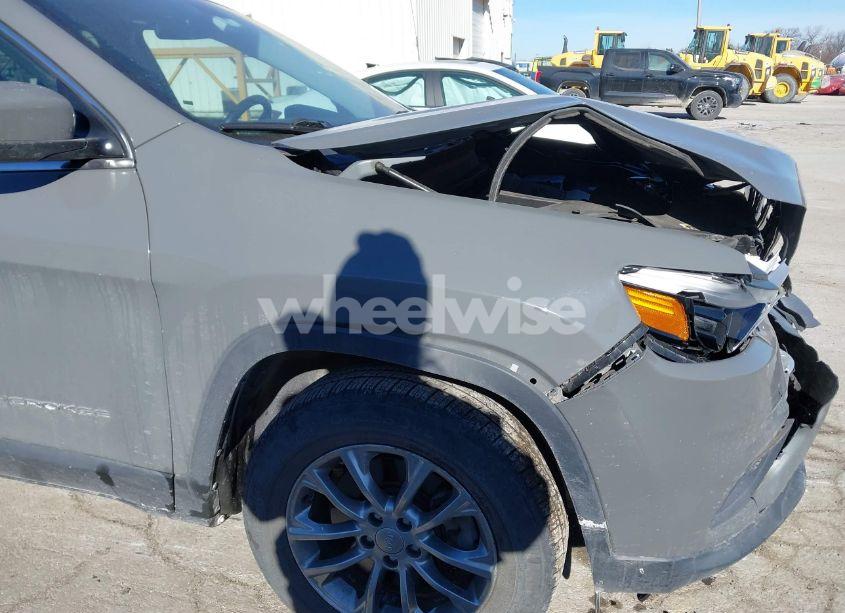 Photo 17 of 2019 Jeep Cherokee LATITUDE PLUS 4X4 (VIN 1C4PJMLB7KD378649)