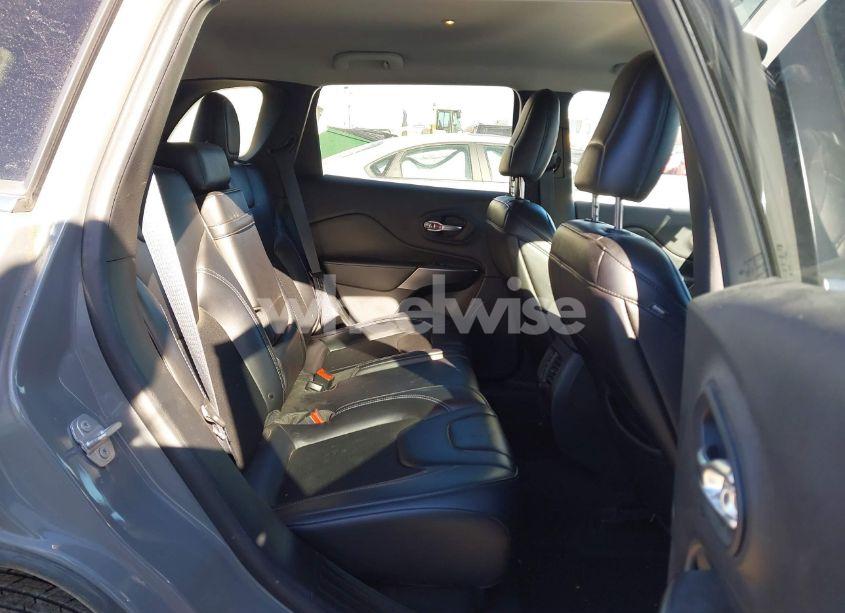 Photo 8 of 2019 Jeep Cherokee LATITUDE PLUS 4X4 (VIN 1C4PJMLB7KD378649)