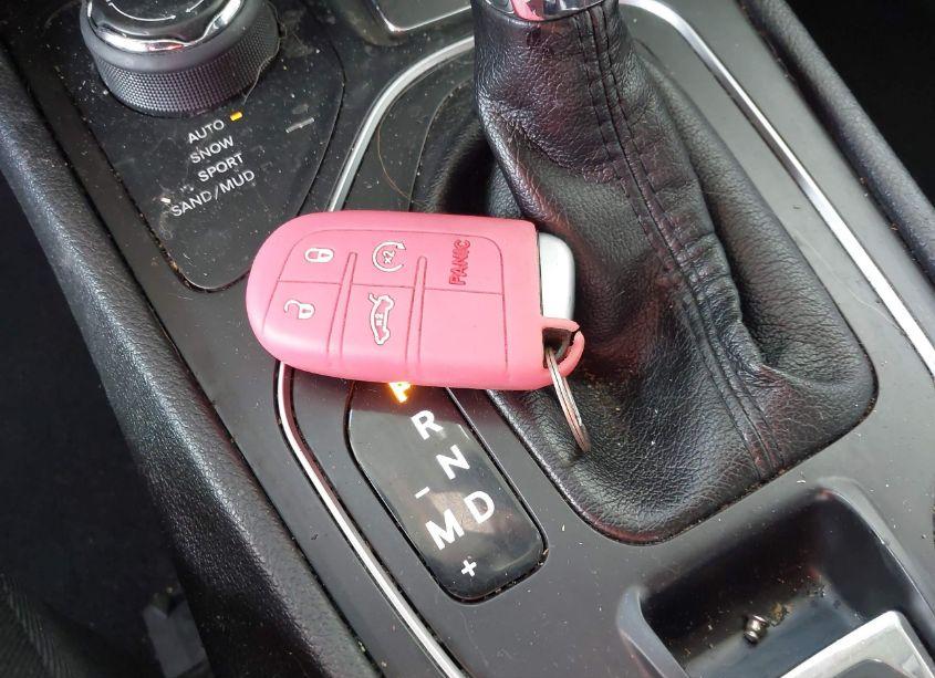 Photo 11 of 2019 Jeep Cherokee LATITUDE PLUS 4X4 (VIN 1C4PJMLB7KD432497)