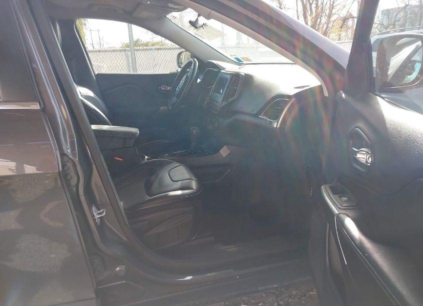 Photo 5 of 2019 Jeep Cherokee LATITUDE PLUS 4X4 (VIN 1C4PJMLB7KD432497)