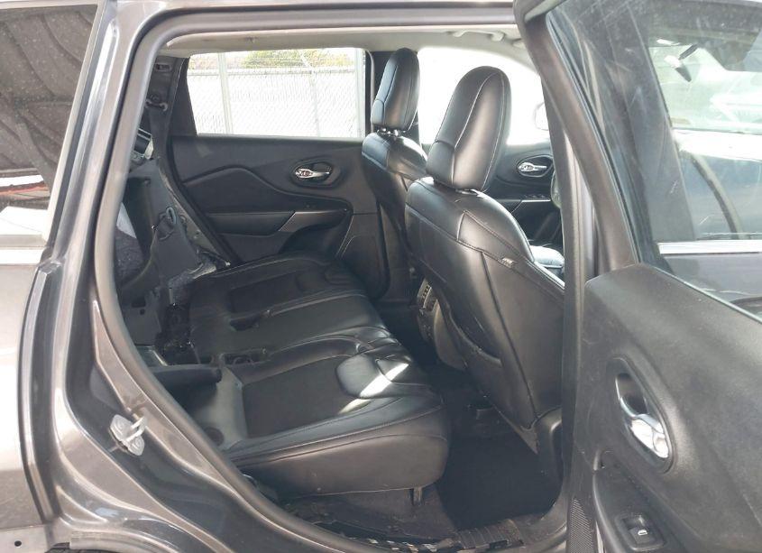 Photo 8 of 2019 Jeep Cherokee LATITUDE PLUS 4X4 (VIN 1C4PJMLB7KD432497)