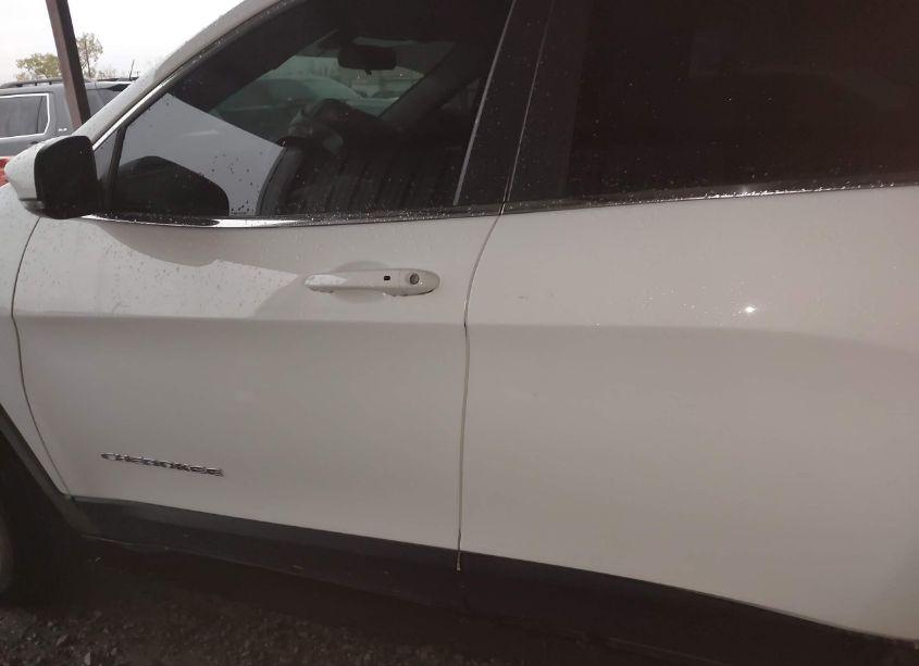 Photo 14 of 2020 Jeep Cherokee LATITUDE PLUS 4X4 (VIN 1C4PJMLB7LD569523)