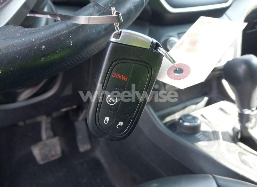 Photo 11 of 2019 Jeep Cherokee LATITUDE PLUS 4X4 (VIN 1C4PJMLB8KD146917)