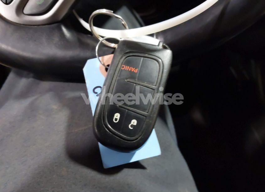 Photo 11 of 2019 Jeep Cherokee LATITUDE PLUS 4X4 (VIN 1C4PJMLB8KD181943)