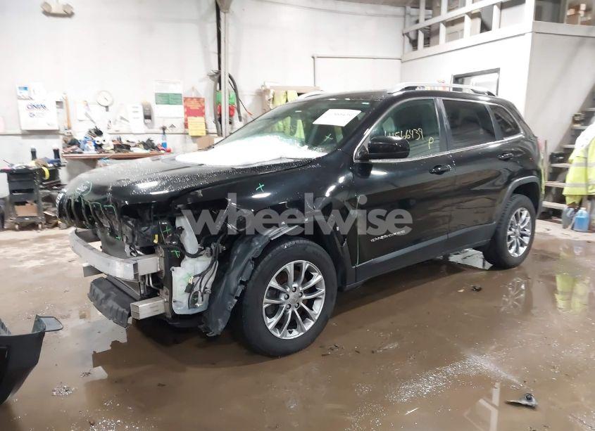 Photo 2 of 2019 Jeep Cherokee LATITUDE PLUS 4X4 (VIN 1C4PJMLB8KD181943)