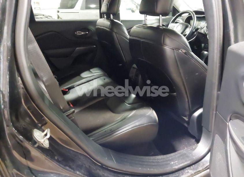 Photo 8 of 2019 Jeep Cherokee LATITUDE PLUS 4X4 (VIN 1C4PJMLB8KD181943)