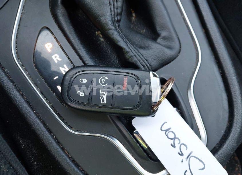 Photo 11 of 2019 Jeep Cherokee LATITUDE PLUS 4X4 (VIN 1C4PJMLB8KD309047)