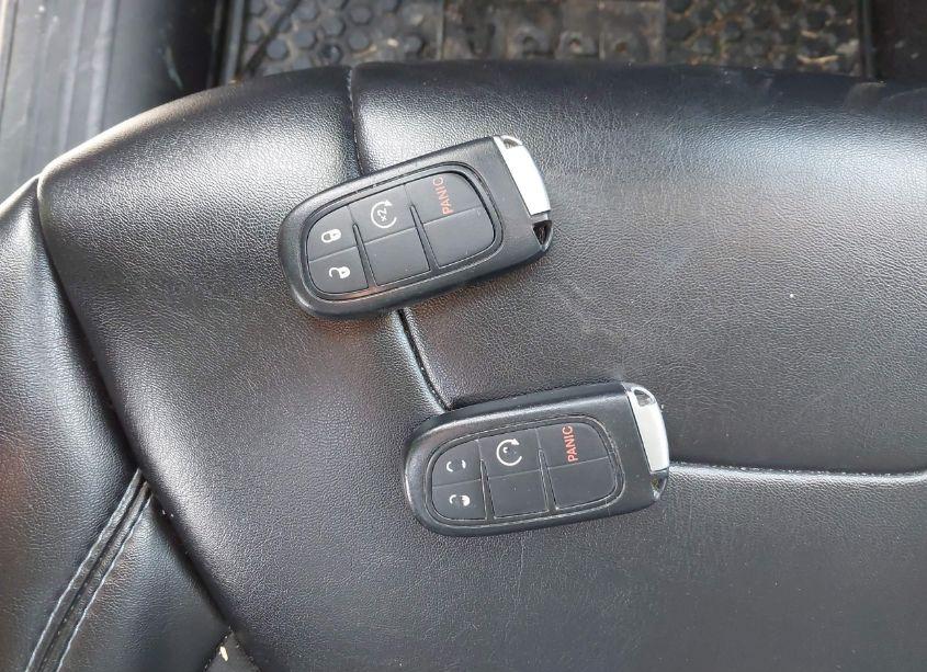 Photo 11 of 2019 Jeep Cherokee LATITUDE PLUS 4X4 (VIN 1C4PJMLB9KD128054)