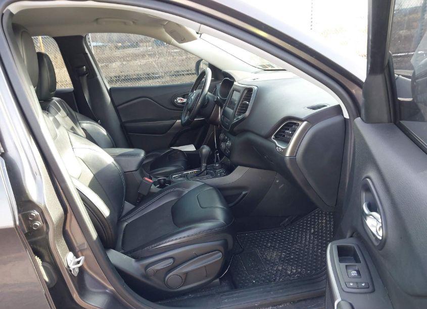 Photo 5 of 2019 Jeep Cherokee LATITUDE PLUS 4X4 (VIN 1C4PJMLB9KD128054)